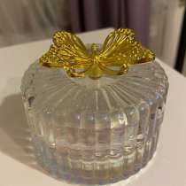 Стеклянная шкатулка с бабочкой, в Москве