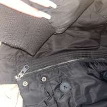 Черная куртка с мехом на капюшоне, в Сочи