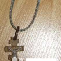 Крестик деревянный сувенирный на цепочке, в Сыктывкаре
