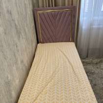 Продаю кровать цена около 5 тыс.80-200 срочно, в Москве