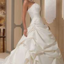 Свадебное платье 42/44 нов, в Челябинске