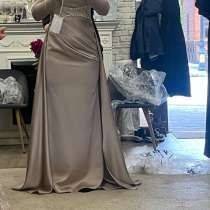 Платье один раз надевали, в Владикавказе