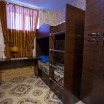 Мягкая односпальная кровать в комнате хостела на 4 человека, в Барнауле