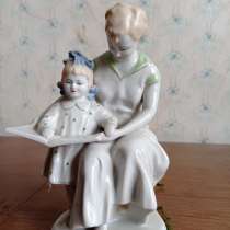 Форфоровая статуэтка мама с дочкой читают книгу, в г.Енакиево