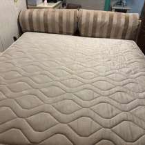 Продам двуспальную кровать, в Москве