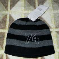 Шапки новые с этикетками хорошо тянутся, в Москве