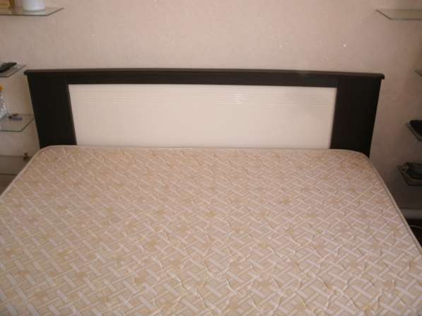 Продам двуспальную кровать с матрасом в Краснодаре