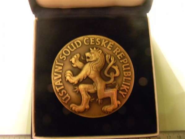 Настол. медали (№1-5, 9), наград. знак (№6-7), нательн в фото 8