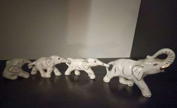 Фарфоровая фигурка "4 слона"