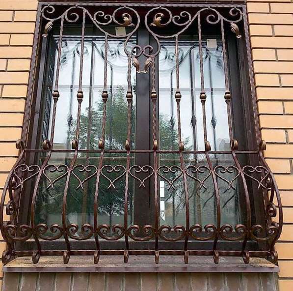 Калитки кованые, решетки на окна кованые, двери с элементами в Волгограде