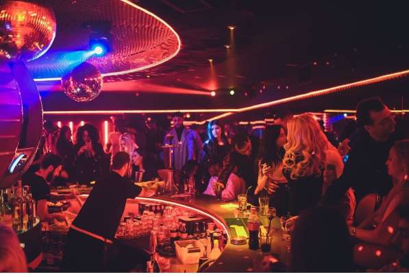 CeСуперпопулярный ночной клуб в центре Тбилиси в фото 4