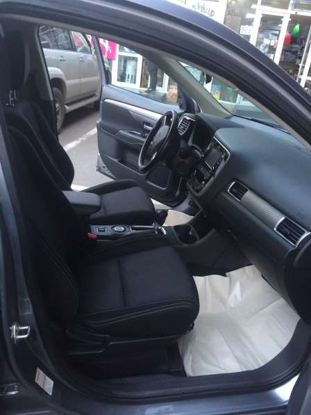 Mitsubishi Outlander (2020) в фото 10