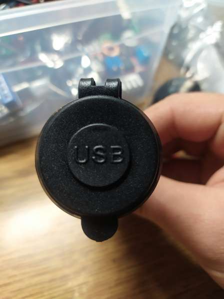 USB зарядное в авто с вольтметром, продажав Каневской