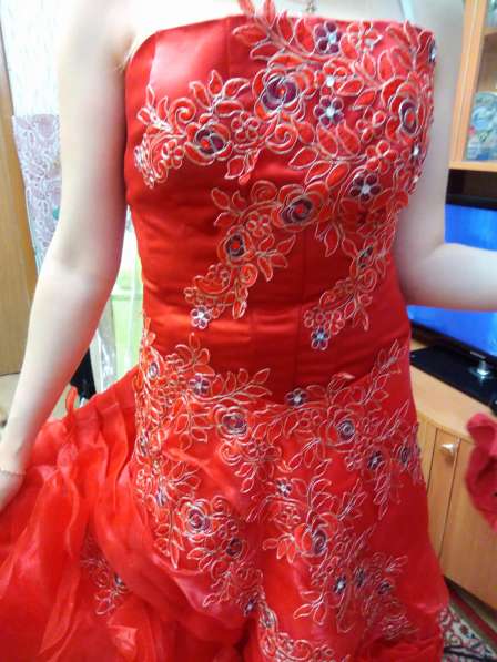 Свадебное красное платье в Волоколамске фото 4