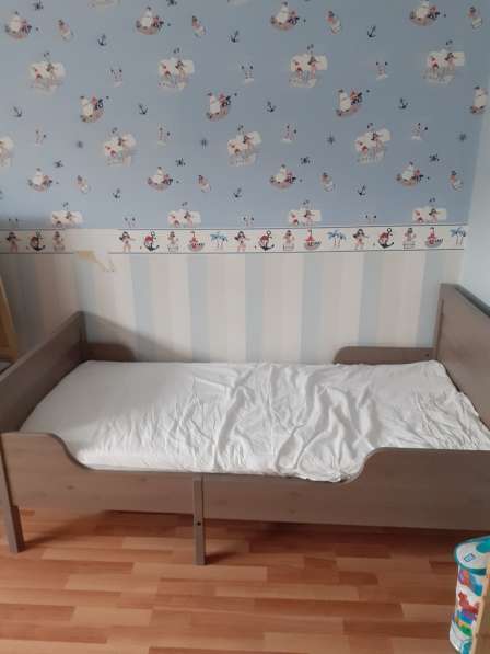 Шкаф и кровать в детскую в дар