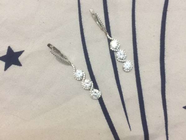 Свадебные сереброносно серьги с бриллиантом в Санкт-Петербурге фото 3