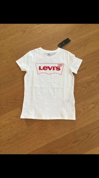 Новая белая футболка levis ?