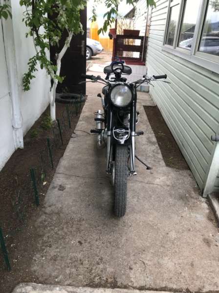 Ретро мотоцикл иж 49