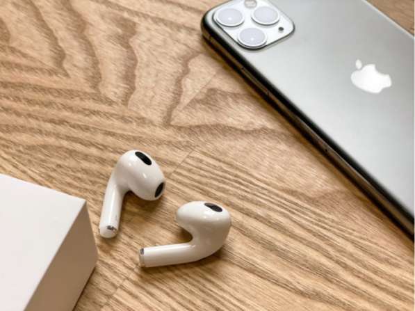 Оптом розница AirPods 3 беспроводные наушники в Санкт-Петербурге фото 3