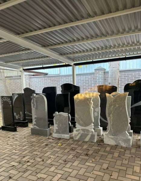 Памятники из мрамора и гранита