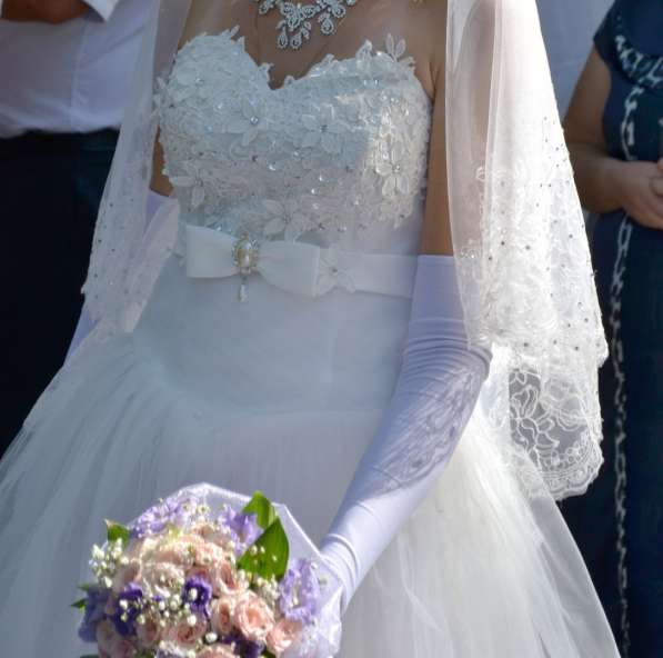 Продам шикарное свадебное платье в фото 5