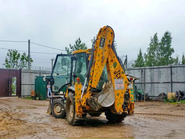 Экскаватор-погрузчик JCB 3CX б/у в Санкт-Петербурге