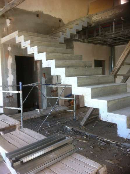 Бетонная лестница на 2 этаж за три дня. Монолитная лестница в Ростове-на-Дону фото 3