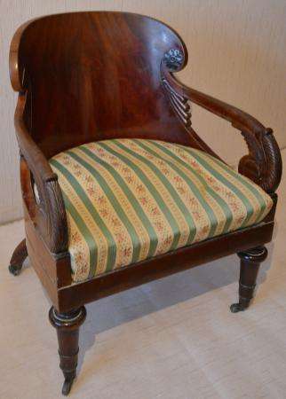 Кресло старинное в Феодосии