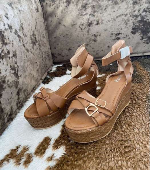 Босоножки женские на танкетке в Екатеринбурге фото 4