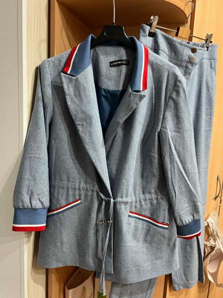 Женский брючный костюм