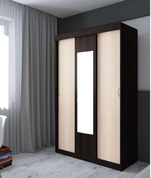 Шкаф-купе 3-х дверный с зеркалом