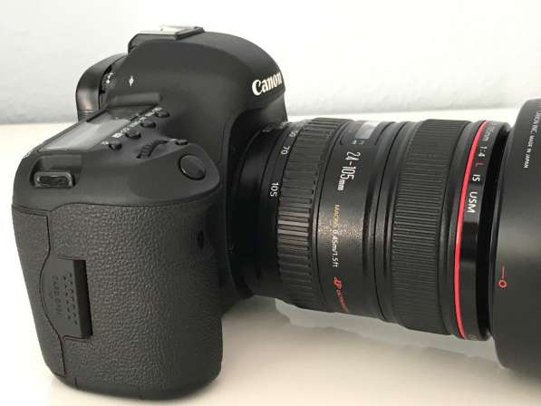 Canon EOS 5D Mark III DSLR Camera with EF 24-105mm Lens в фото 4