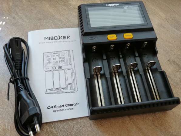 MiBoxer C4 - умное зарядное устройство с тестом в 4-м слоте в фото 3
