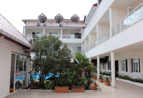 Отель находится в курортном городе Кобулети у берегов Черног в фото 9