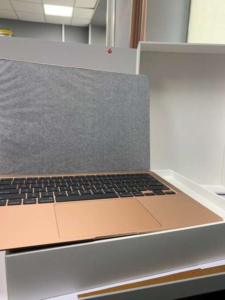 Ноутбук Apple MacBook Air 13 Late 2020 в Москве фото 4