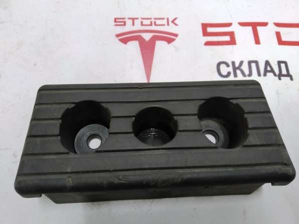 З/ч Тесла. Кузовная пятка под домкрат Tesla model S, model S