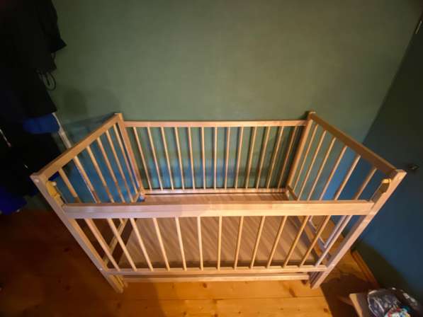 Детская кроватка с маятником в Истре