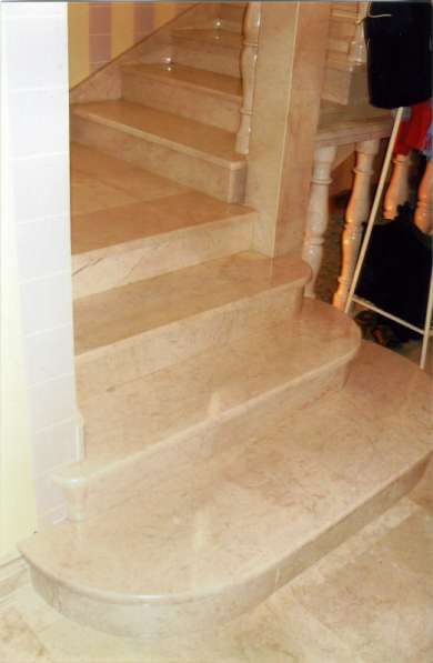 Лестницы из натурального камня мрамора и гранита в Чехове фото 3
