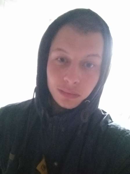 Алекс, 25 лет, хочет найти новых друзей