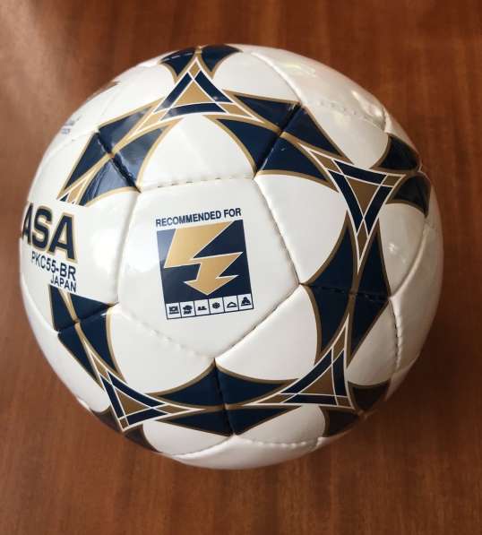 Мяч футбольный Mikasa PKC55-BR в фото 4