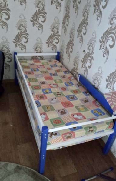 Кровать детская с бортом