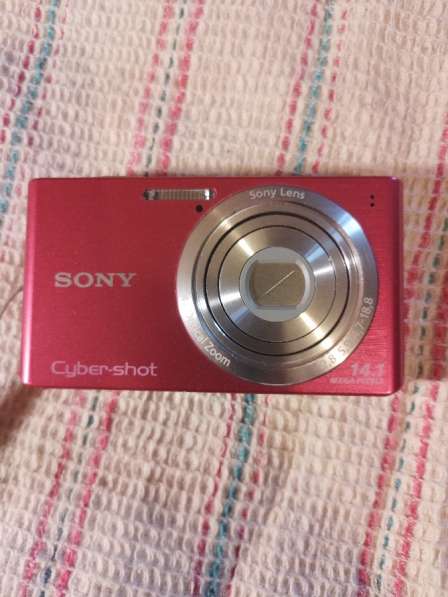 Компактная камера Sony
