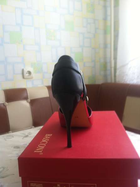 Модельные туфли красно-черные 37 размер, цена в тенге