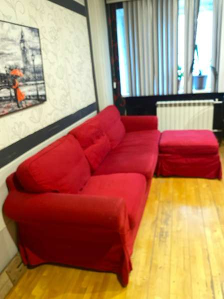 Большой угловой красный диван из ИКЕА