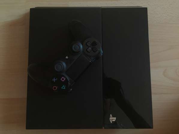 PlayStation 4 (500 GB) + 4 игры в Москве фото 4