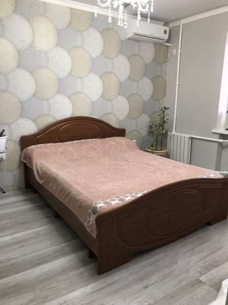 Двухспальная кровать с матрасом б/у в Аксае фото 3