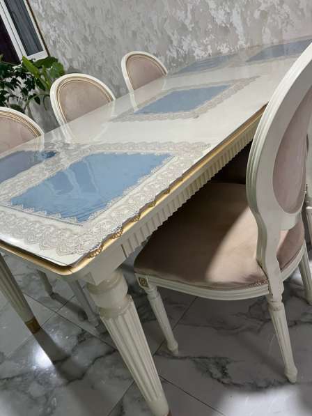 Продается стол и стулья в Москве