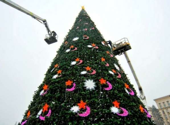 Монтаж новогодних елок, иллюминаций и горок в Красноярске