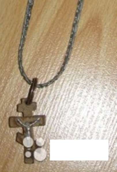 Крестик деревянный сувенирный на цепочке