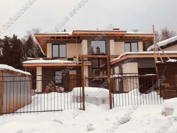 Продам коттедж в Москва.Жилая площадь 300 кв.м.Есть Газ, Водопровод.